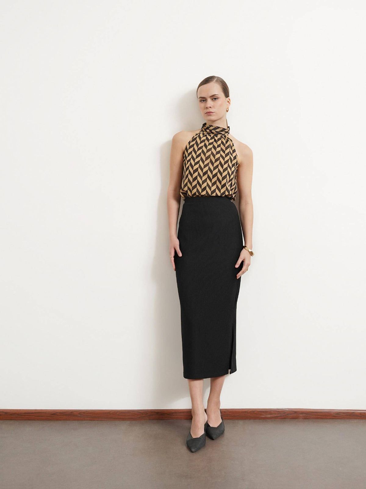 Halter Neck Geometric Top - Beige And Black | HT67 - view 3