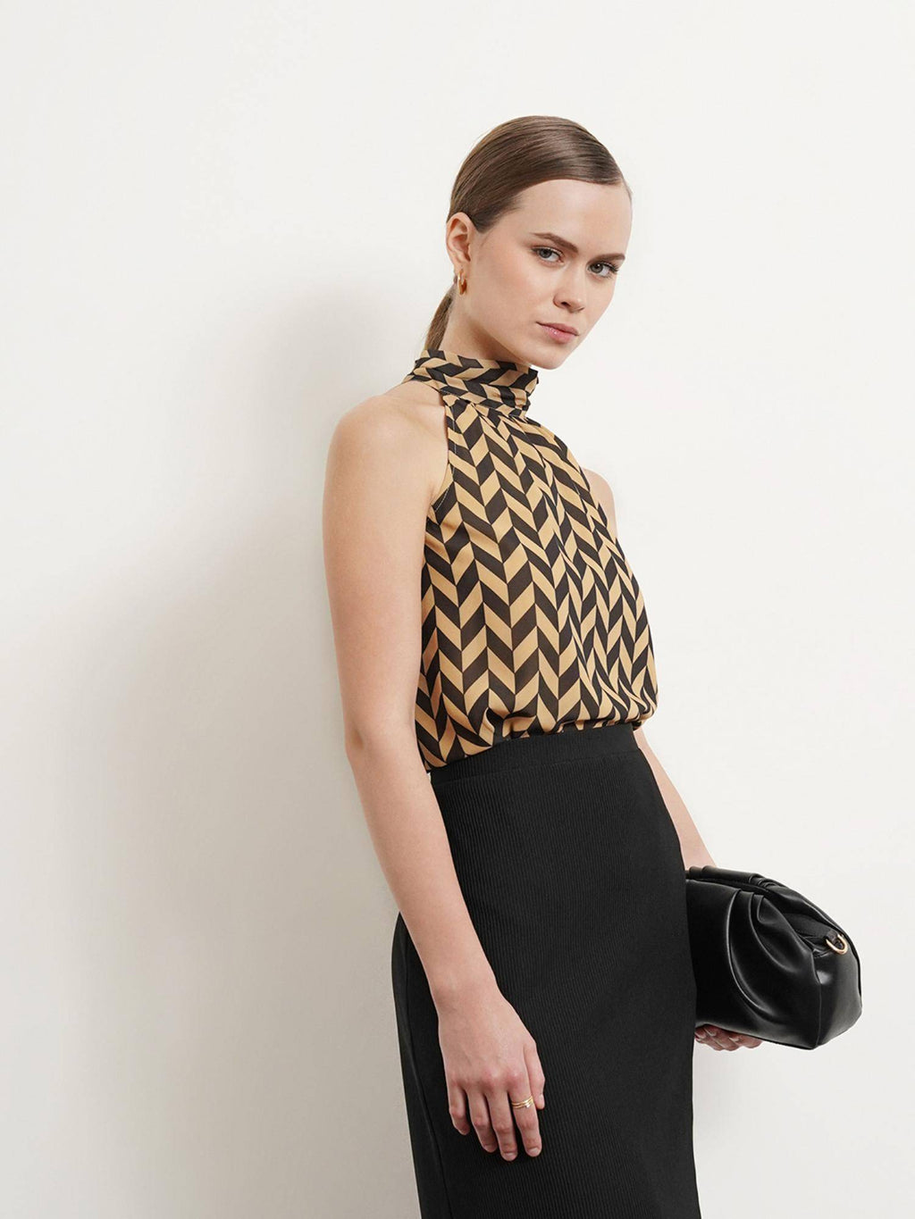 Halter Neck Geometric Top - Beige And Black | HT67 - view 4