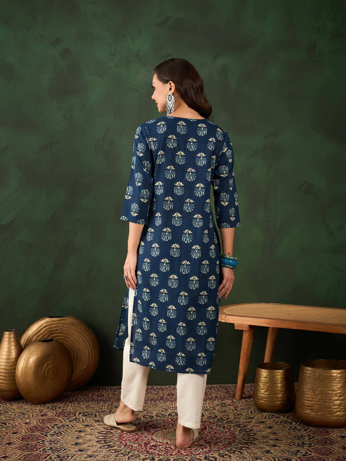 Women Navy Blue & Off White Floral Printed Straight Kurta | U3S - view 2