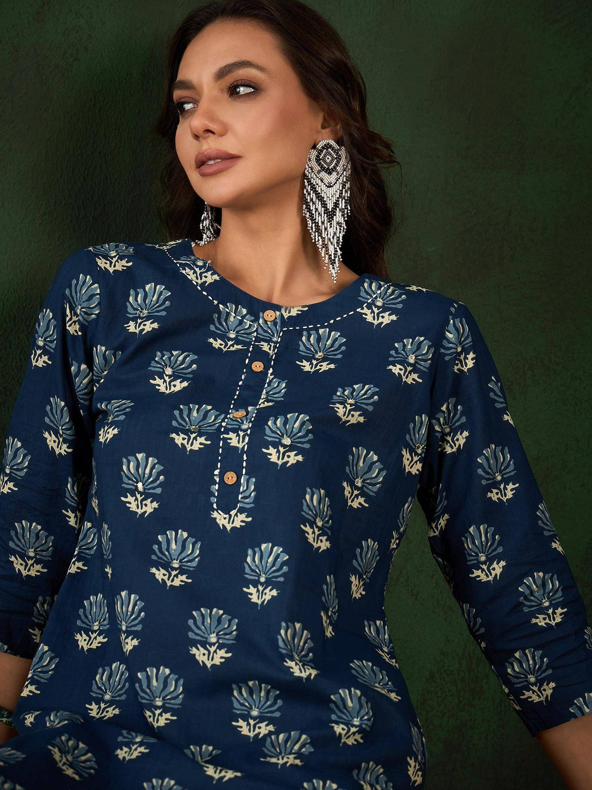 Women Navy Blue & Off White Floral Printed Straight Kurta | U3S - view 5