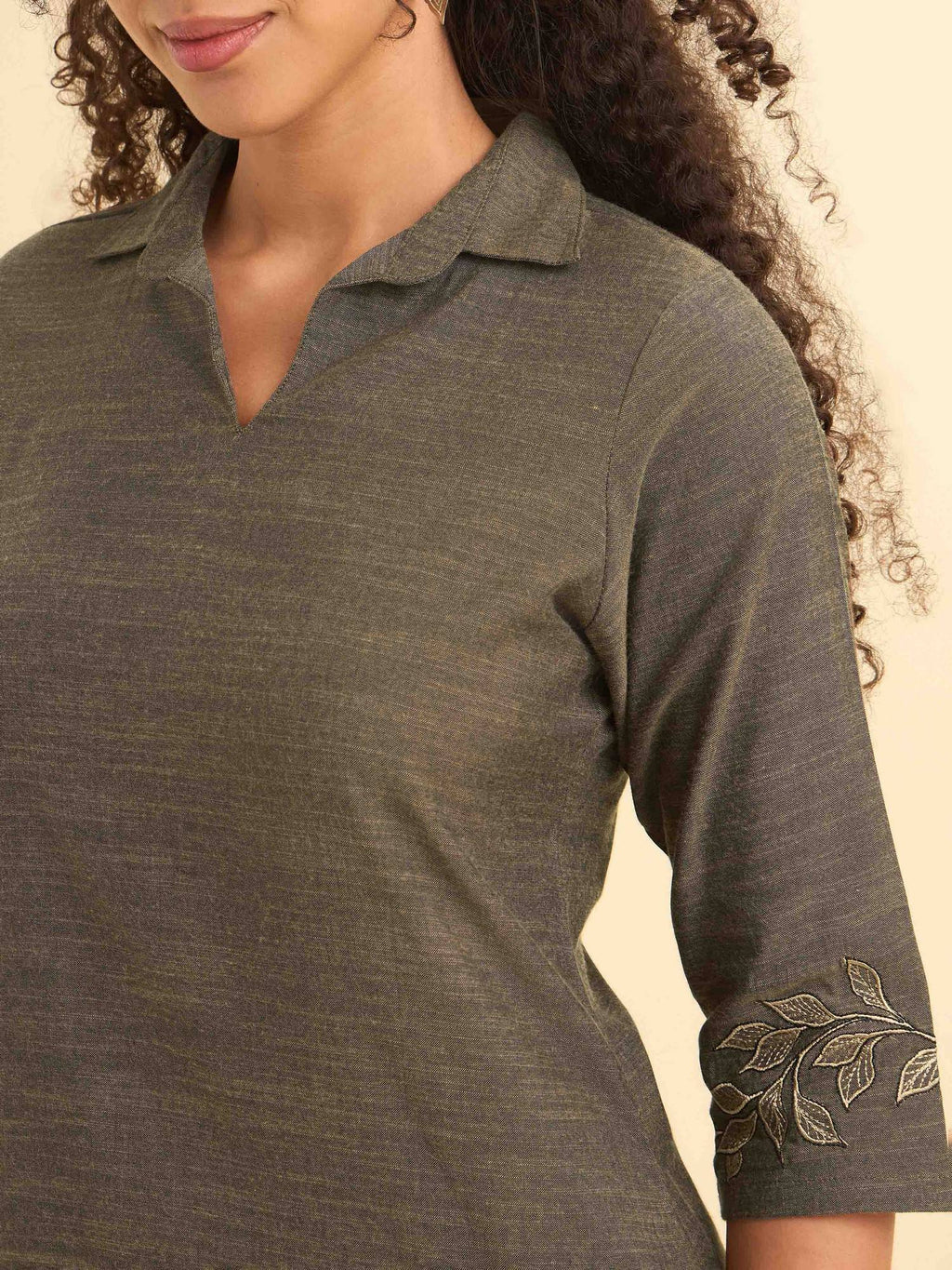 Women Grey Embroidered Kurta | KDG - view 3