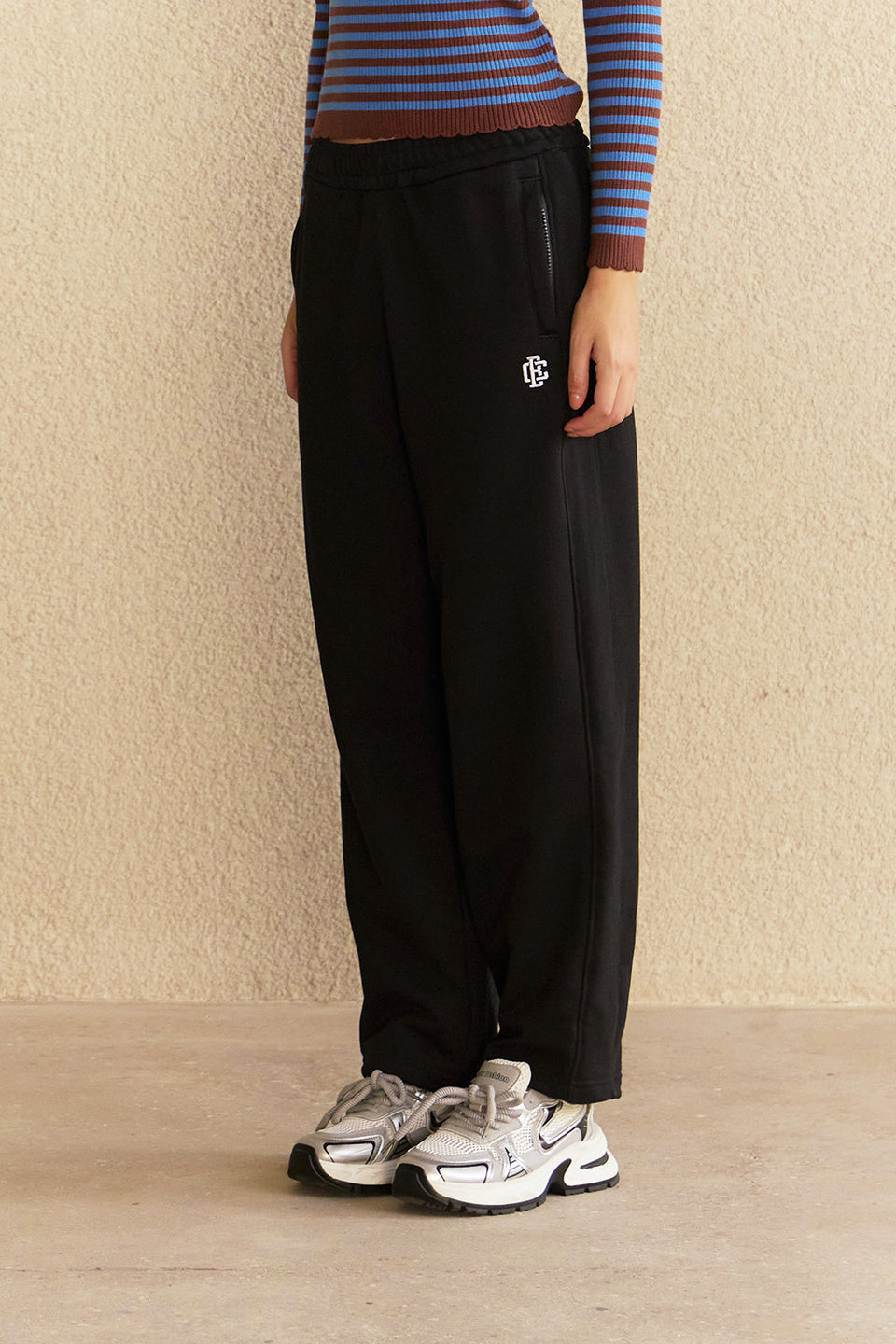 Black Essential Joggers JG67