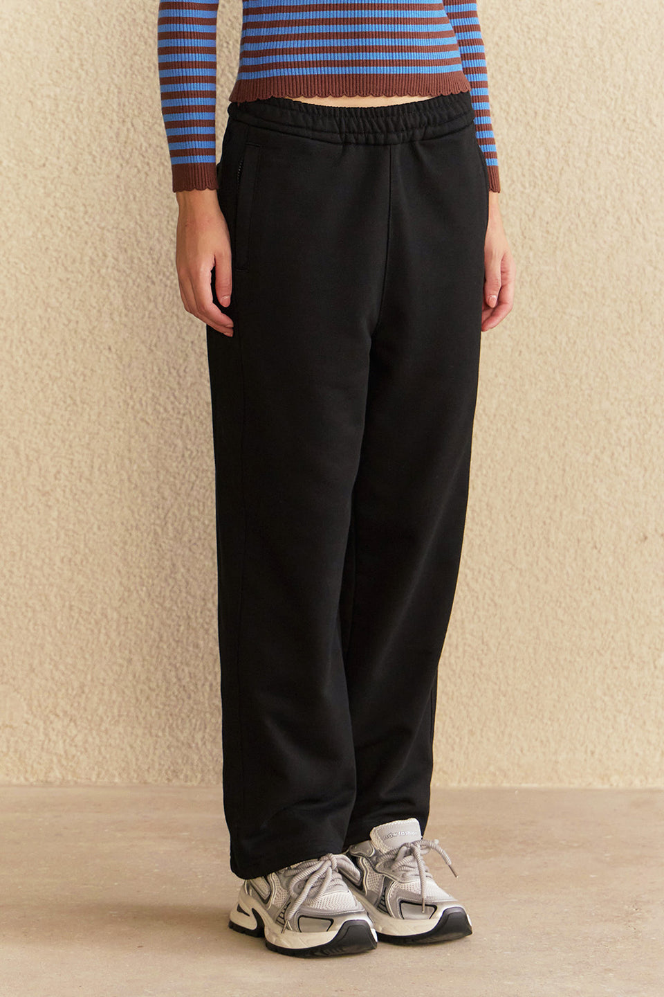 Black Essential Joggers JG67