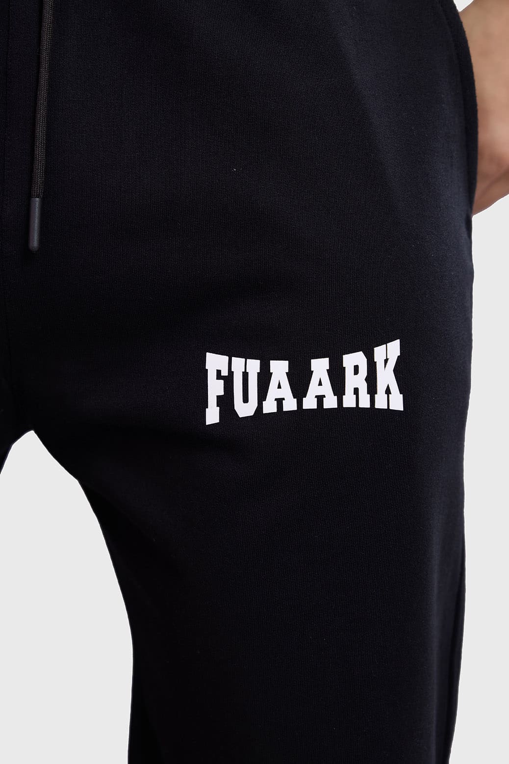 Dark Straight Tracks Black fuaark