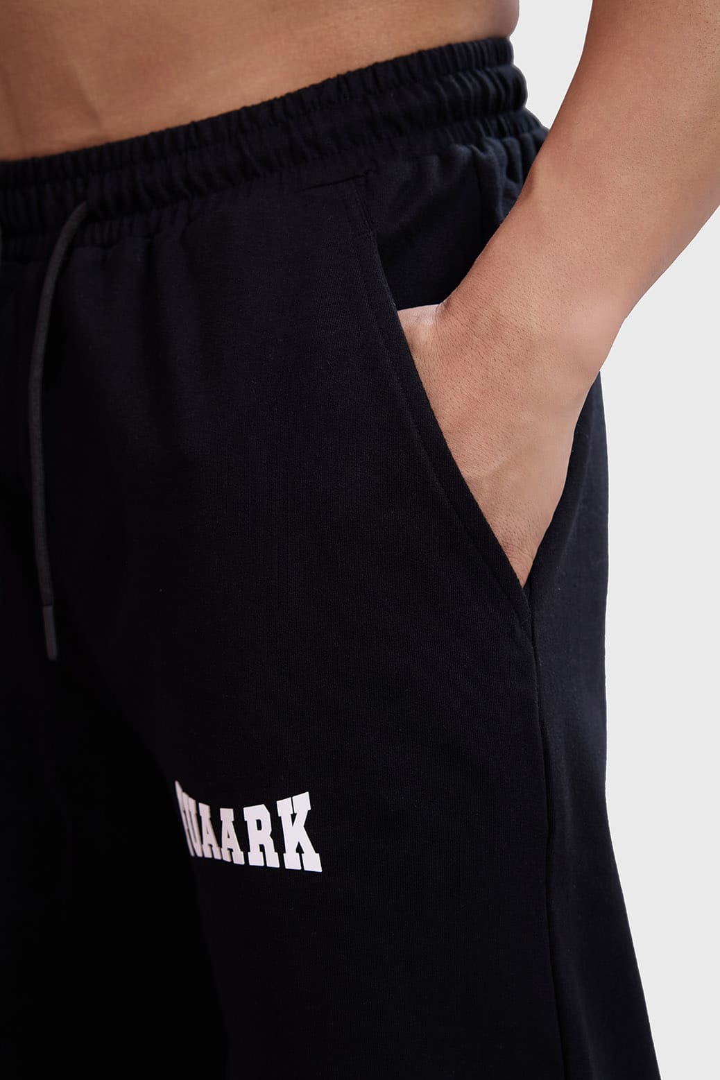 Dark Straight Tracks Black fuaark