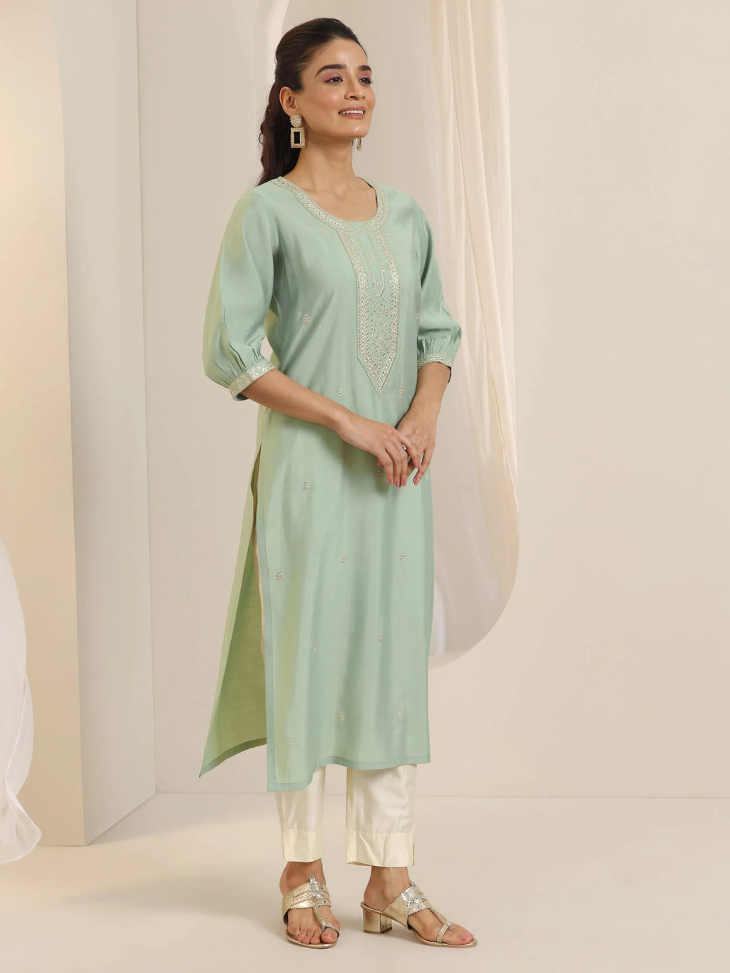 Gerua Green Embroidered Silk Straight Kurta