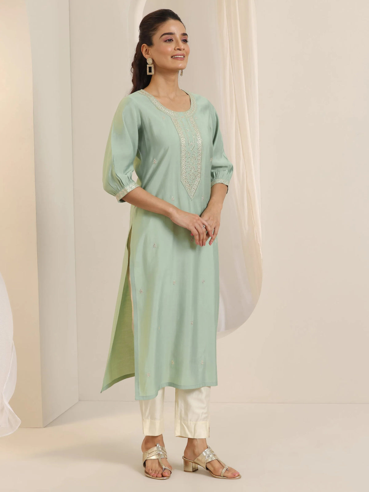 Gerua Green Embroidered Silk Straight Kurta