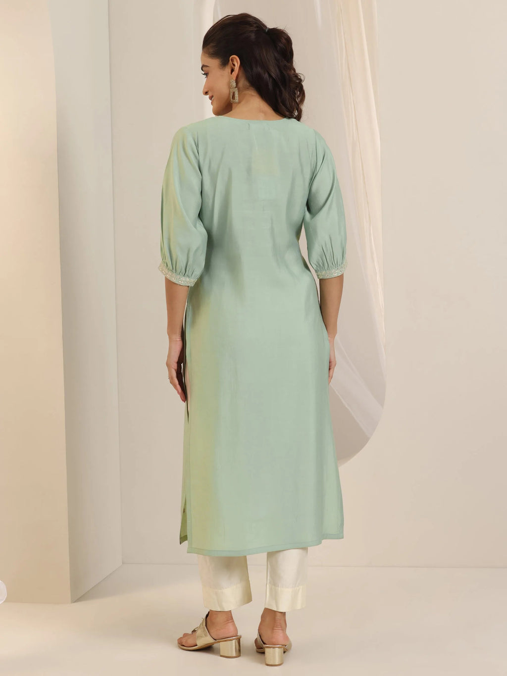 Gerua Green Embroidered Silk Straight Kurta