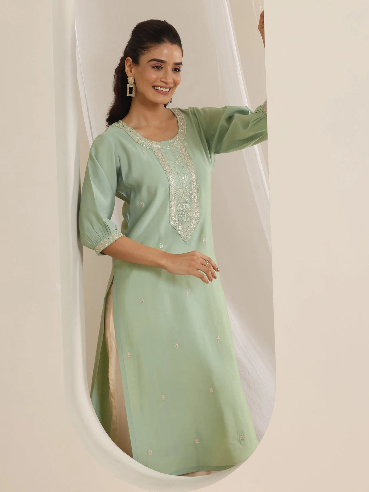 Gerua Green Embroidered Silk Straight Kurta