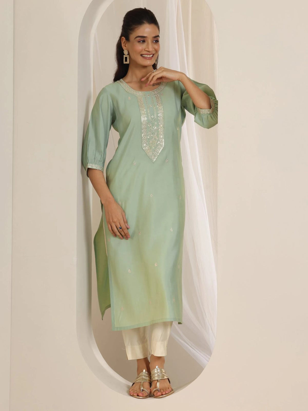 Gerua Green Embroidered Silk Straight Kurta