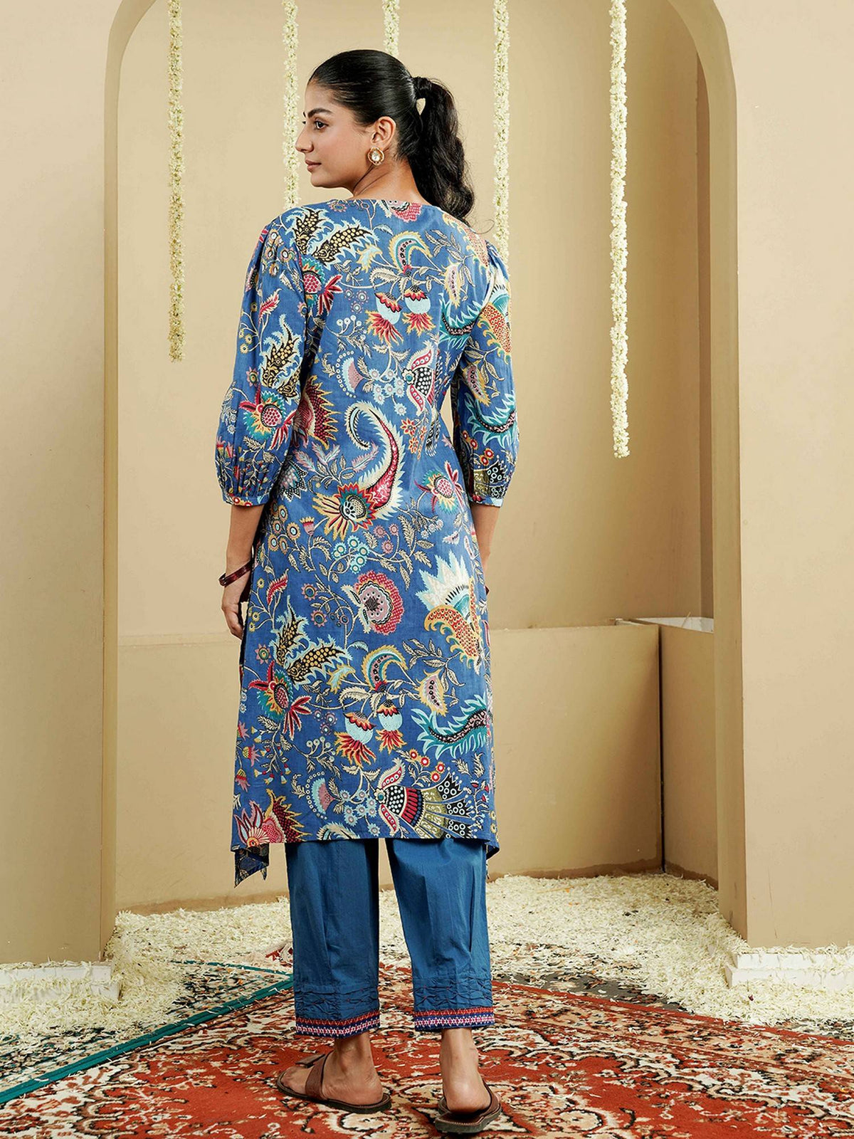 Women Blue Cotton Floral Kurta | FY93 - view 2
