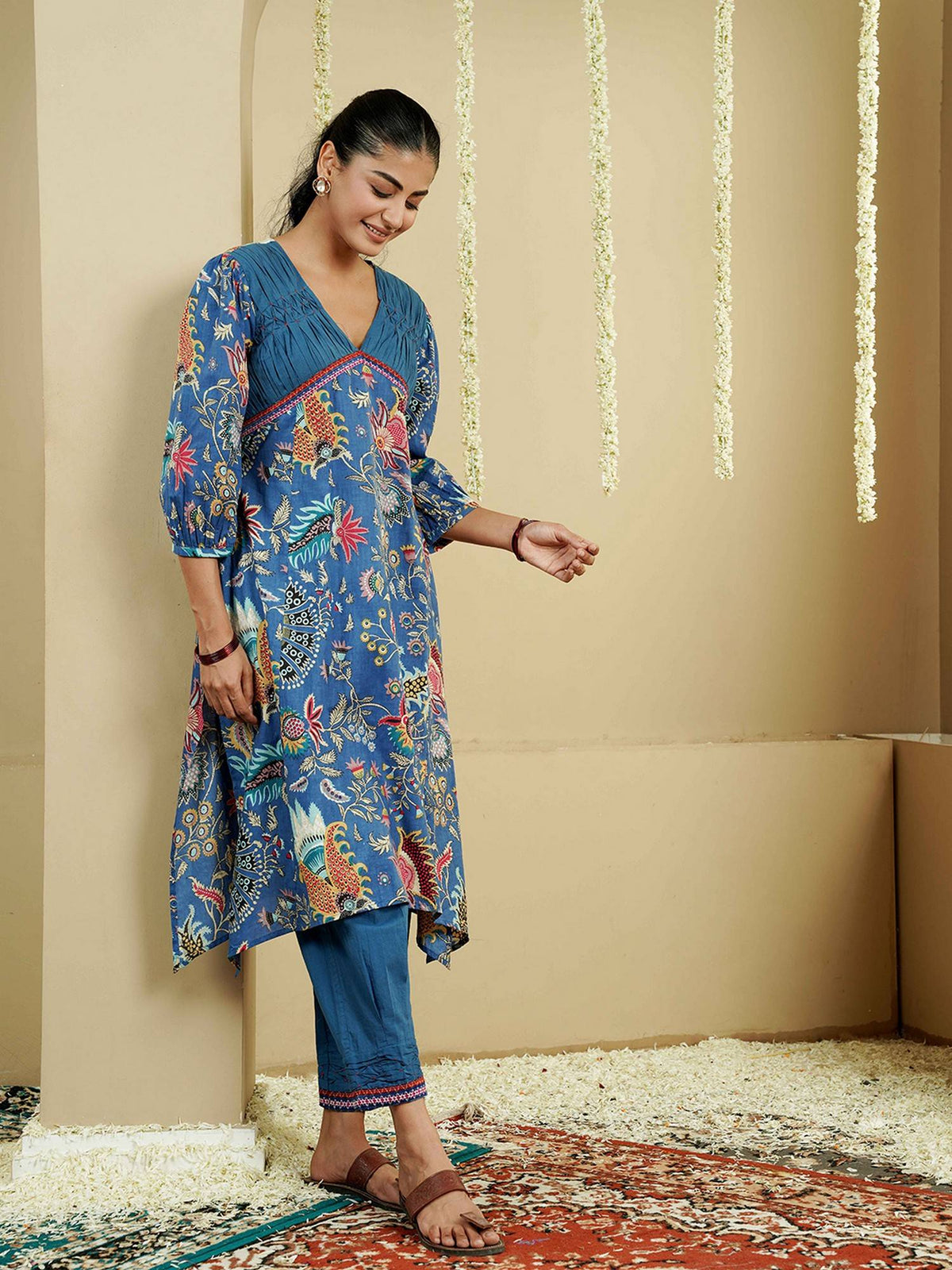 Women Blue Cotton Floral Kurta | KDG - view 6