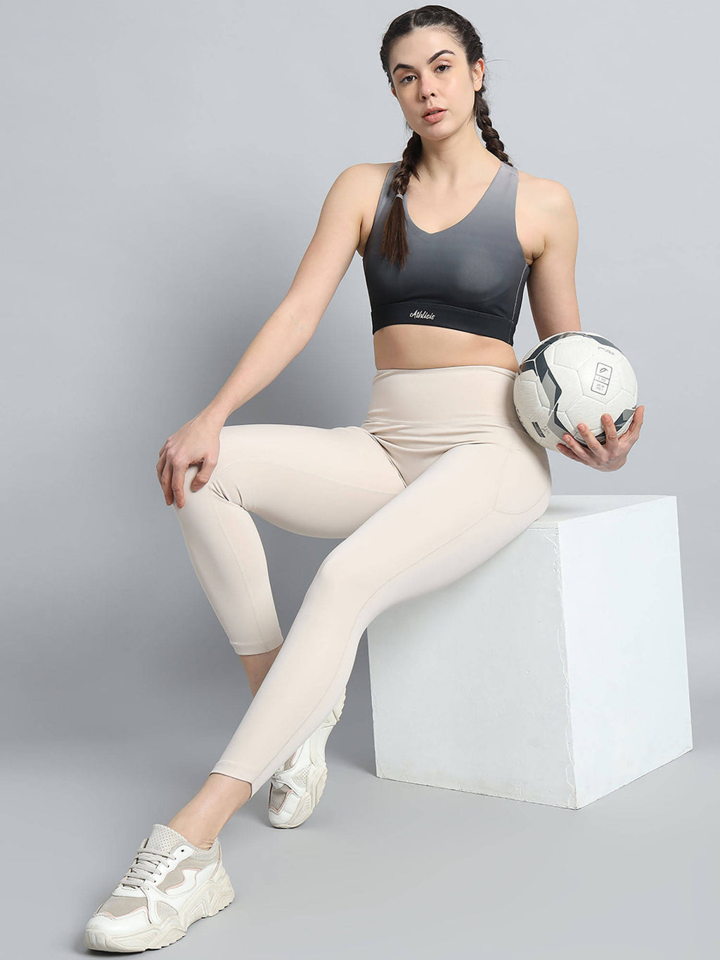 Grey Gradient Women Lightly Padded Ombre Dry-Fit Workout Bra | sb09 - view 7