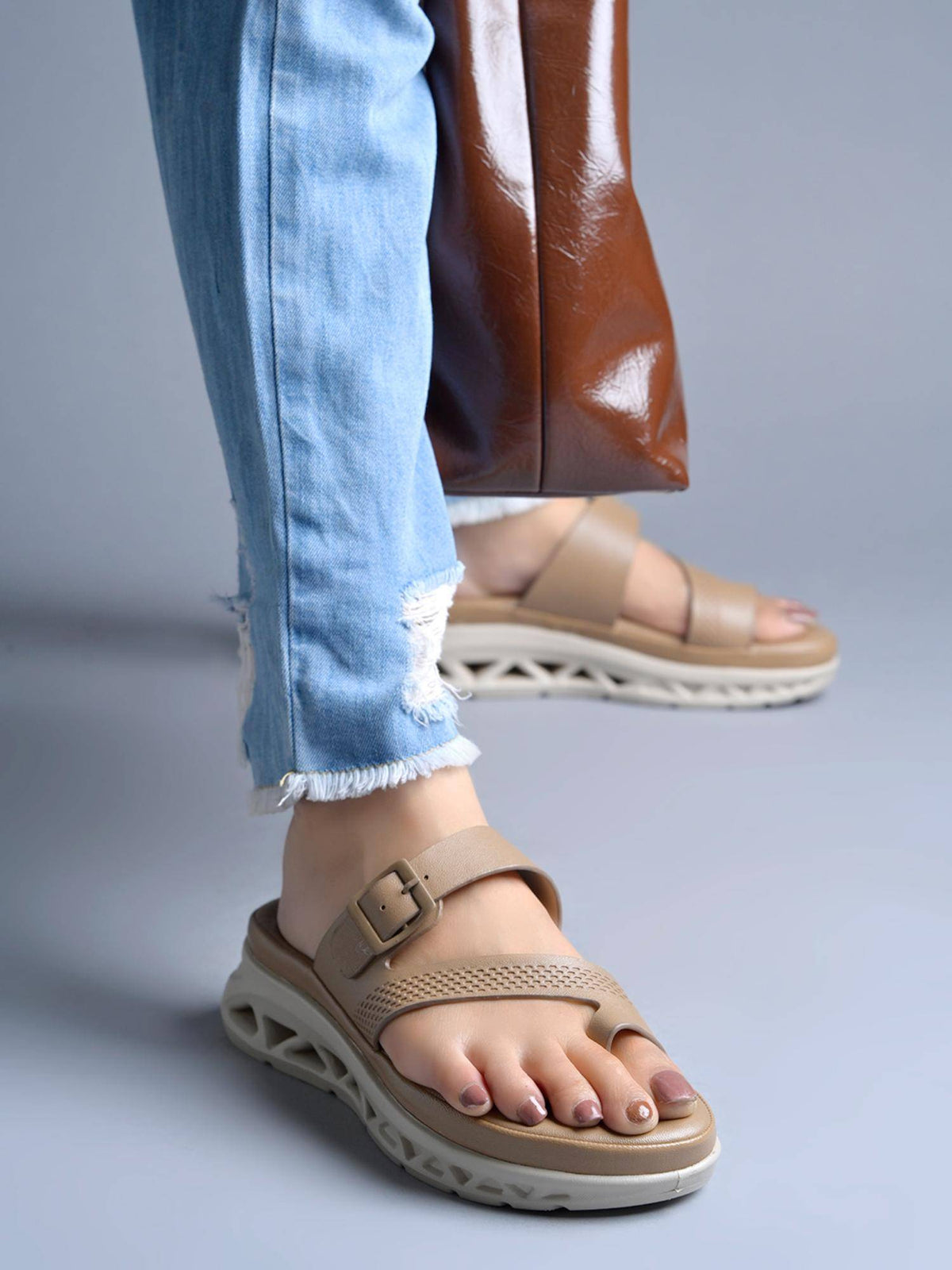 Women Black Comfort Orthopaedic Toe-Loop Sandals | SD89 - view 7