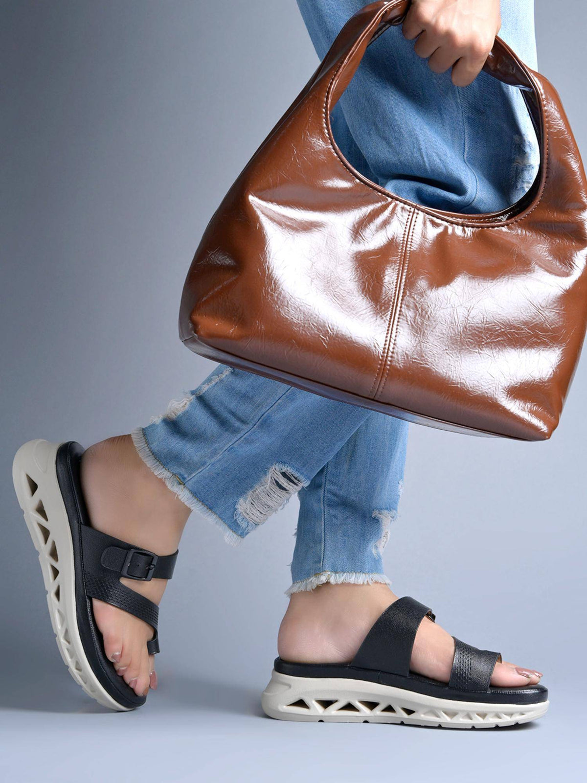 Women Black Comfort Orthopaedic Toe-Loop Sandals | SD89 - view 3