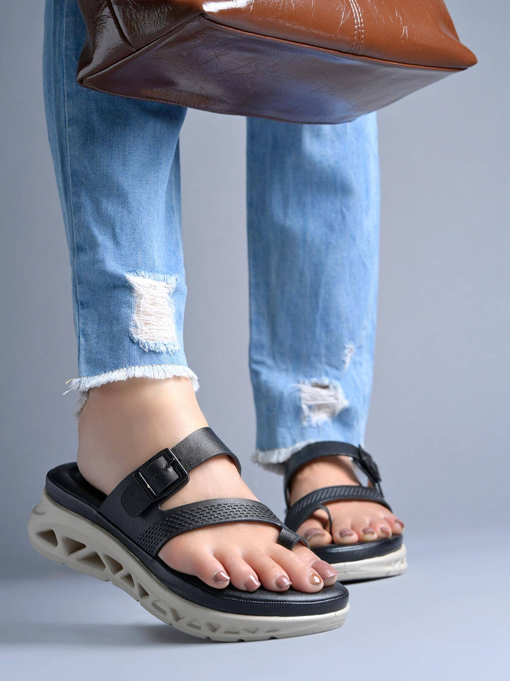 Women Black Comfort Orthopaedic Toe-Loop Sandals | SD89 - view 4