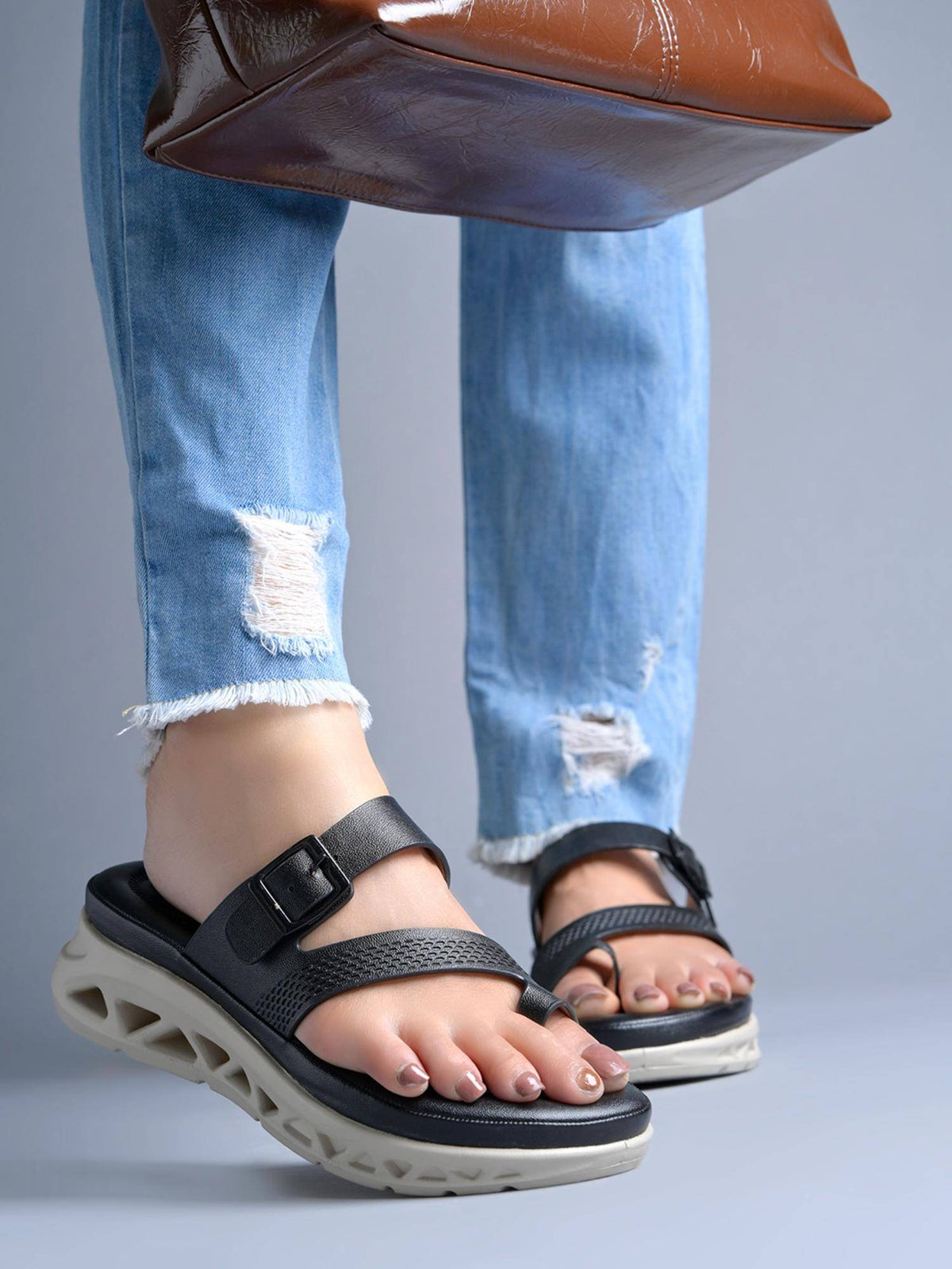 Women Black Comfort Orthopaedic Toe-Loop Sandals | SD89 - view 4