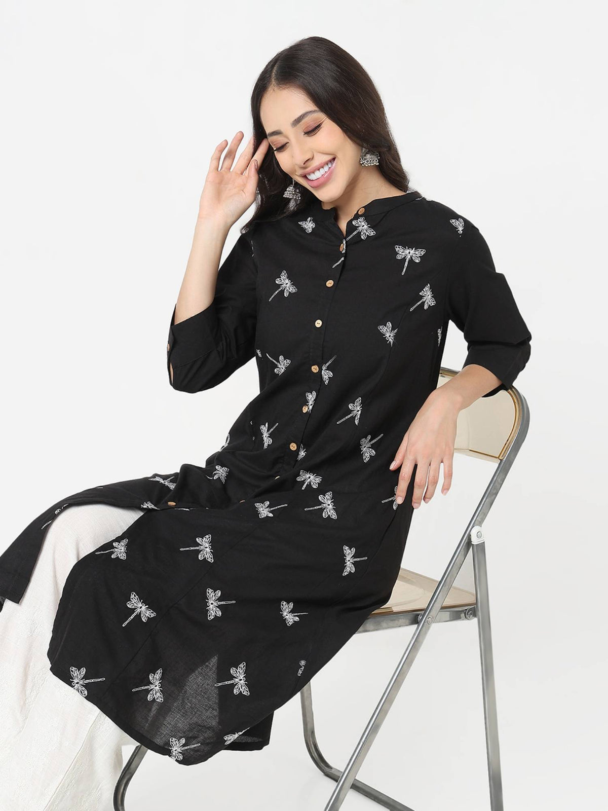 Women Black Cotton Mandarin Neck Kurta | U3S - view 2