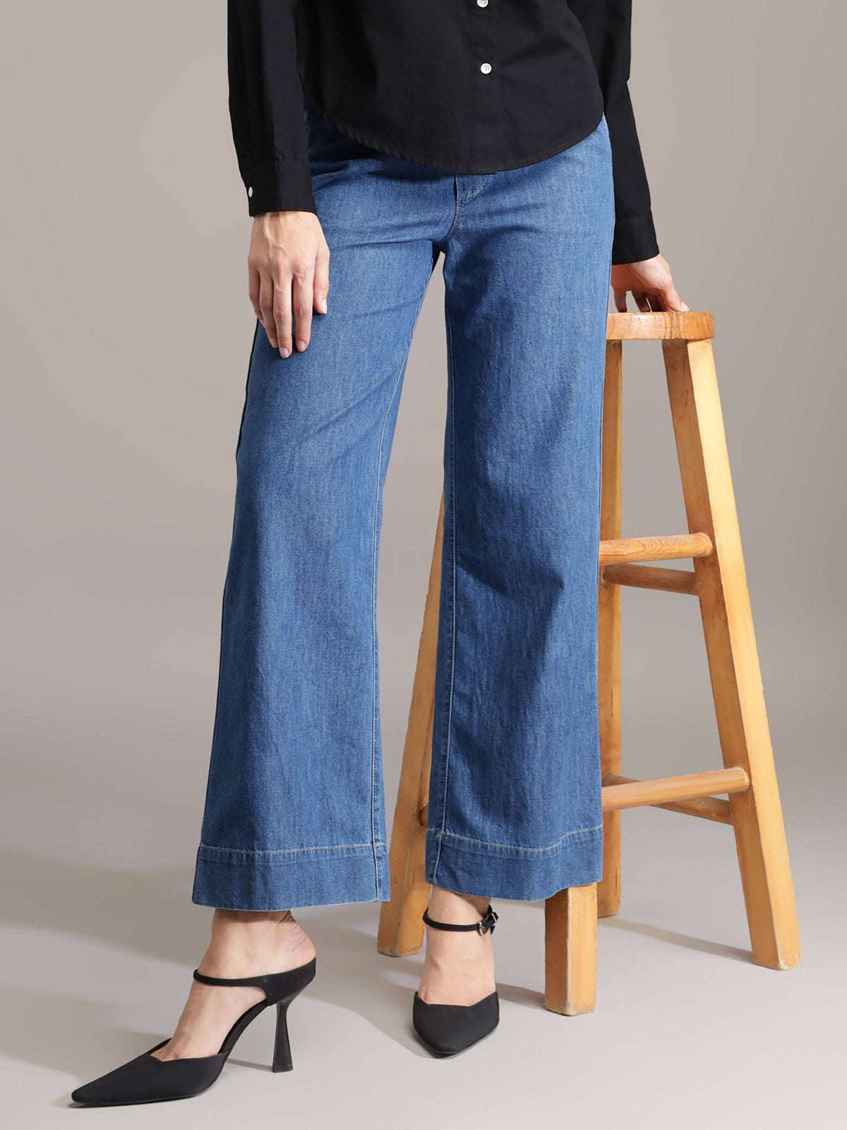 Women Blue Solid Straight Fit Jeans | ST23 - view 5