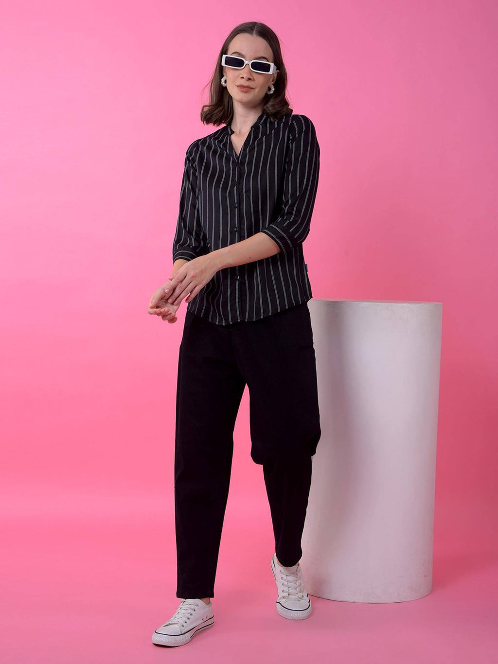 Womens Versatile Black Relaxed Mom Fit Jeans | ST23 - view 2