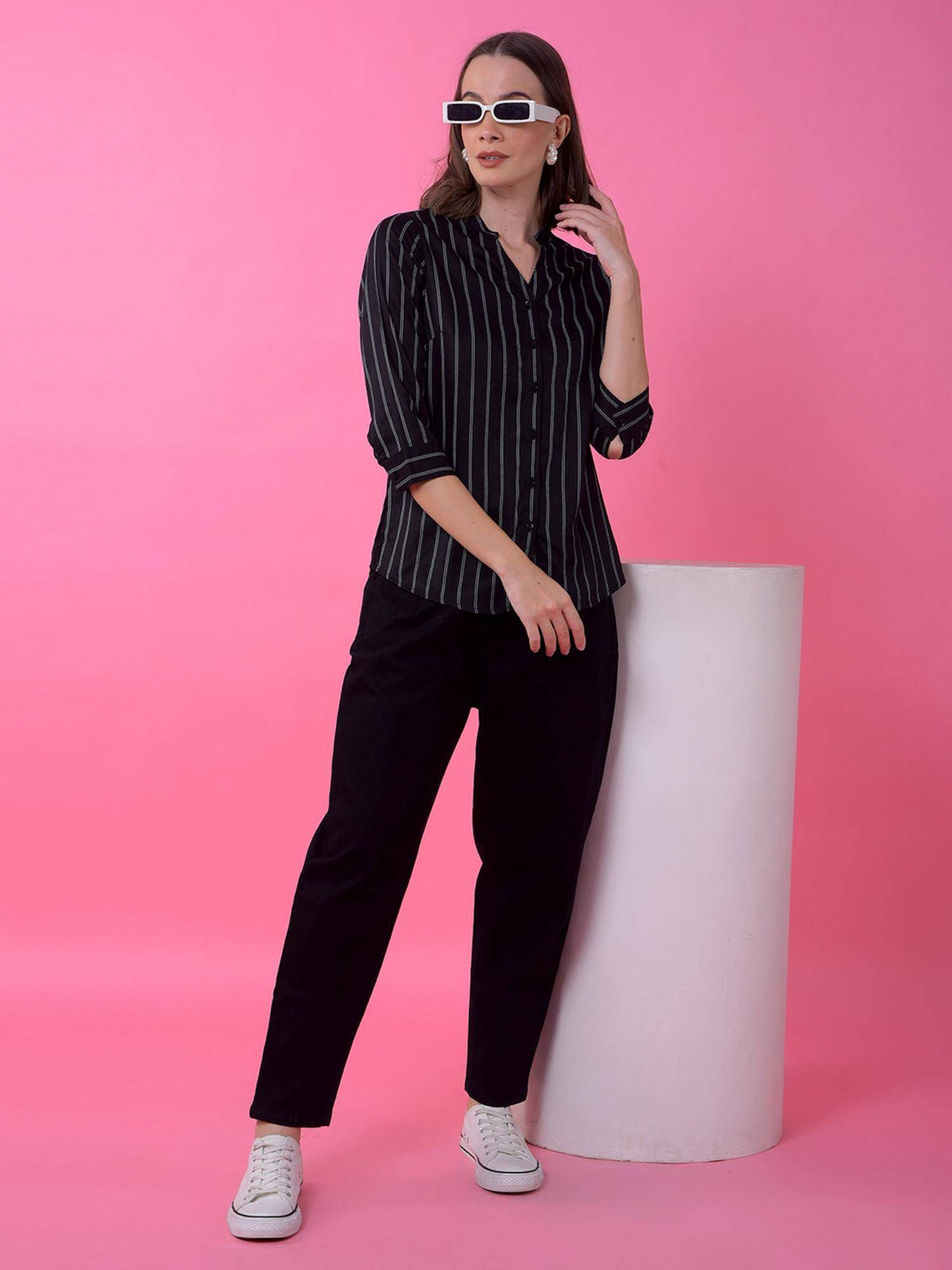 Womens Versatile Black Relaxed Mom Fit Jeans | ST23 - view 3