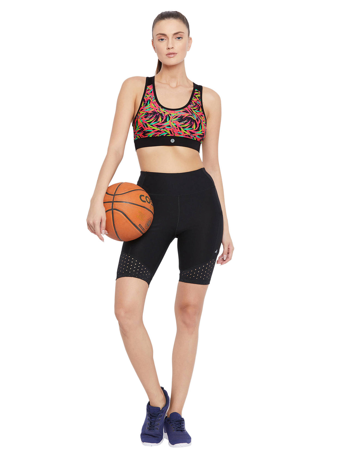 Women Black Solid Non-Wired Lightly Padded Workout Bra | sb09 - view 14