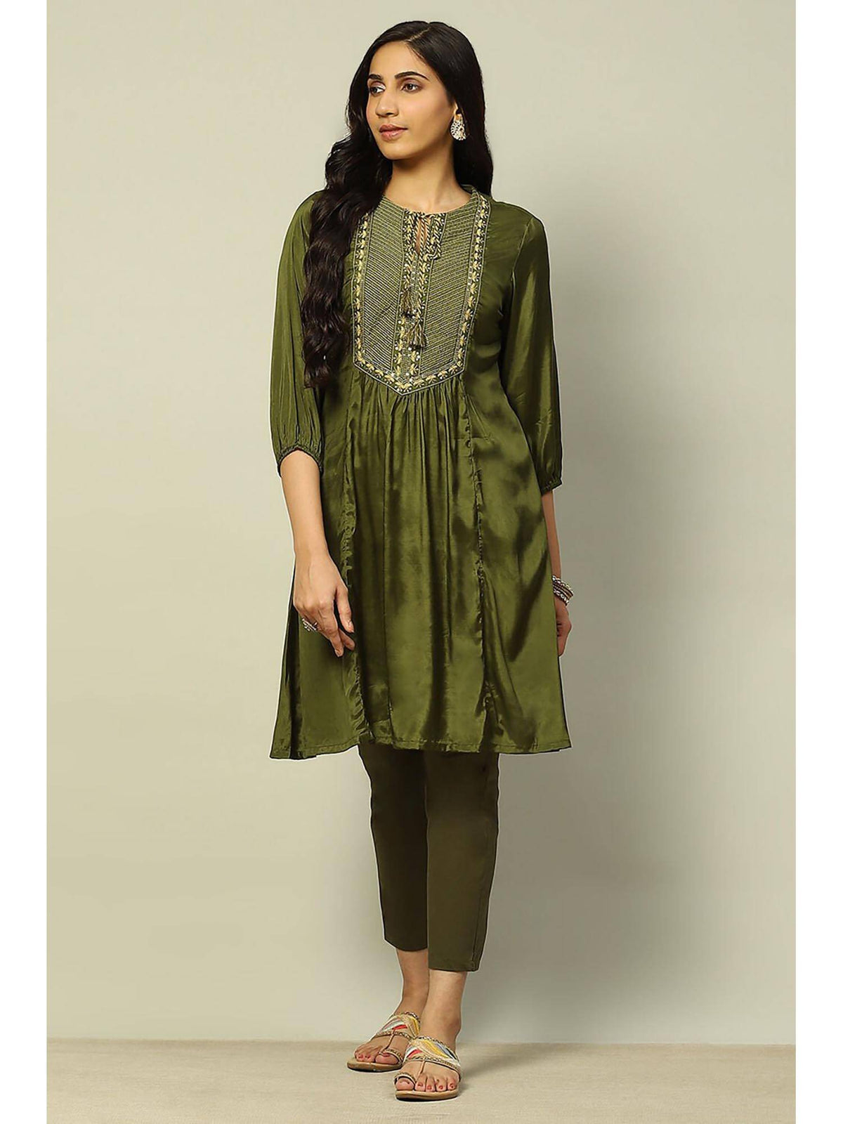 Women Green Solid Viscose Gathered Kurta | U3S - view 1