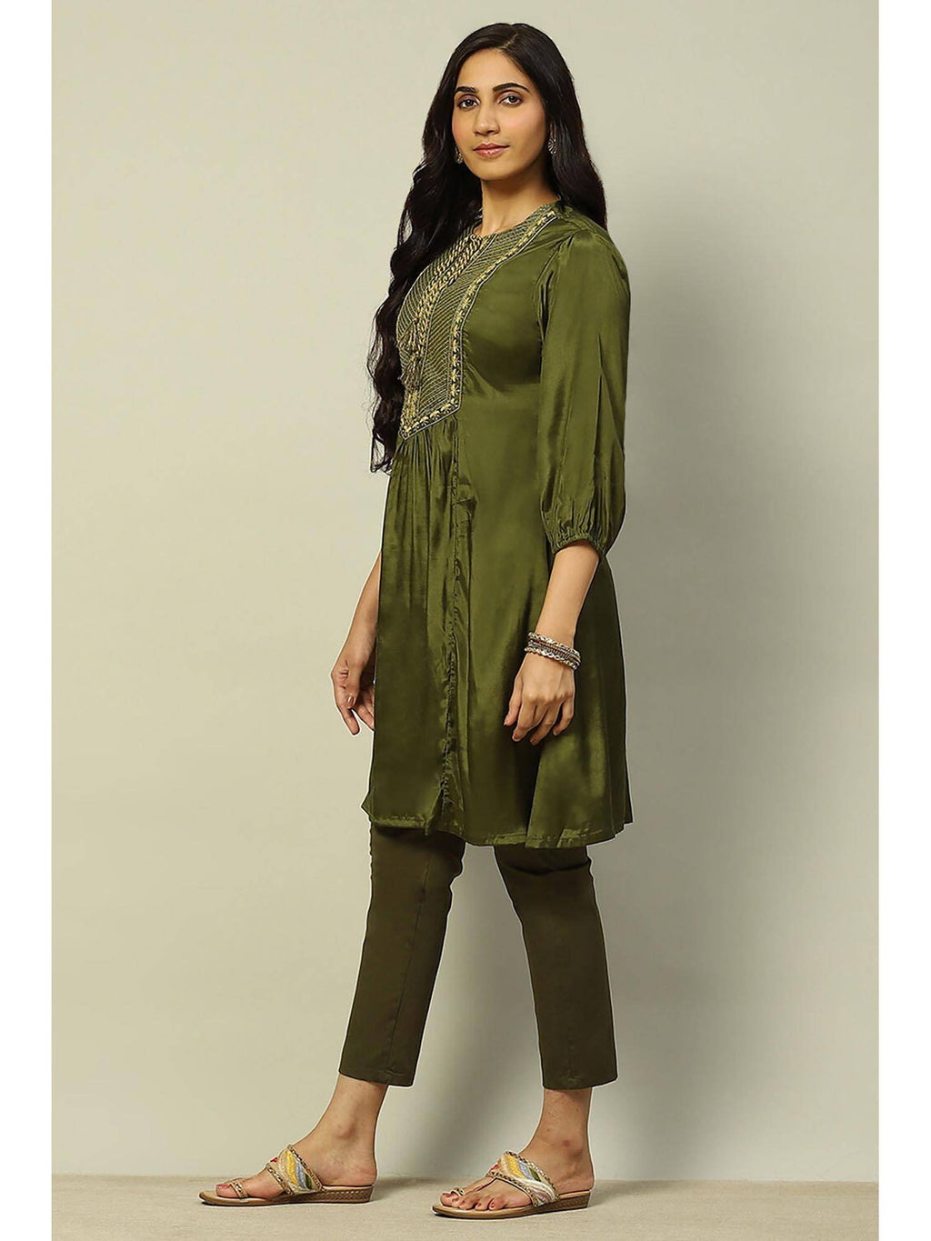 Women Green Solid Viscose Gathered Kurta | FY93 - view 3