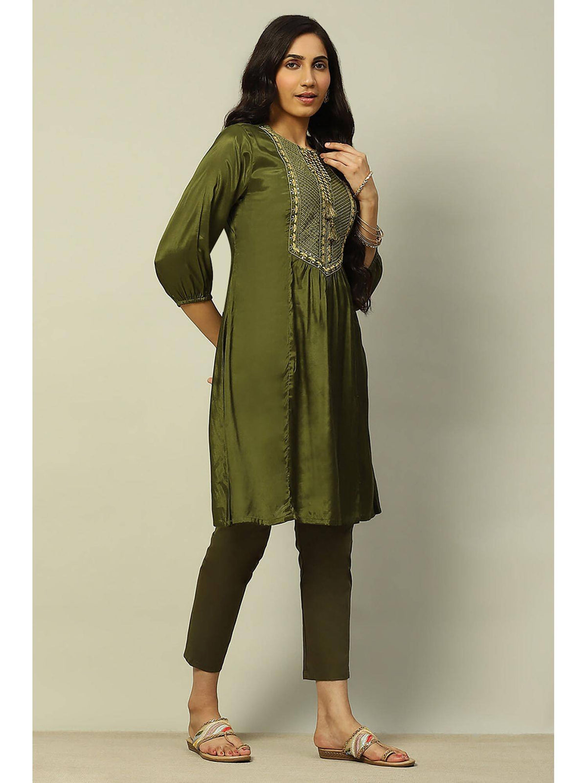 Women Green Solid Viscose Gathered Kurta | FY93 - view 5