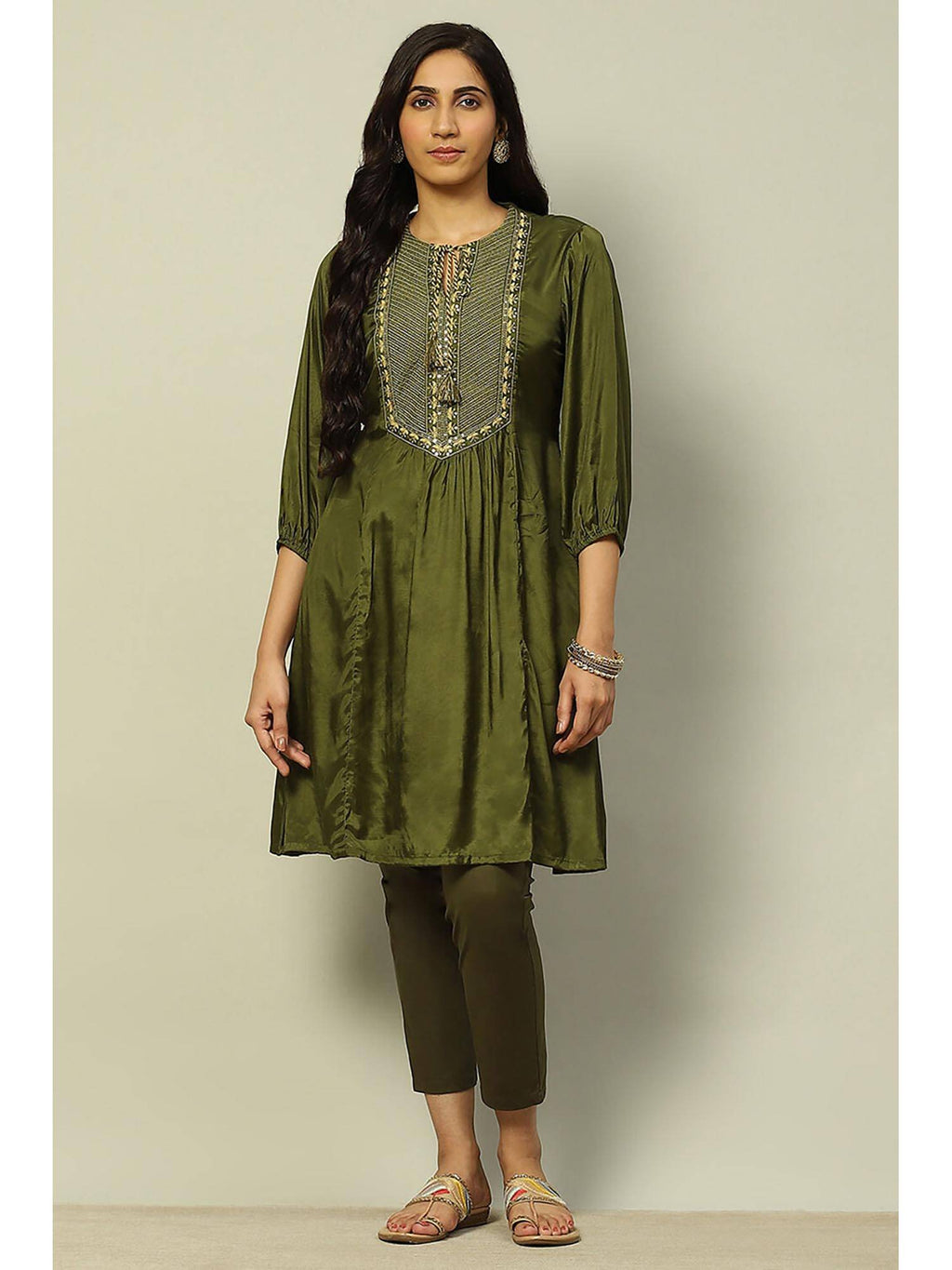 Women Green Solid Viscose Gathered Kurta | U3S - view 6