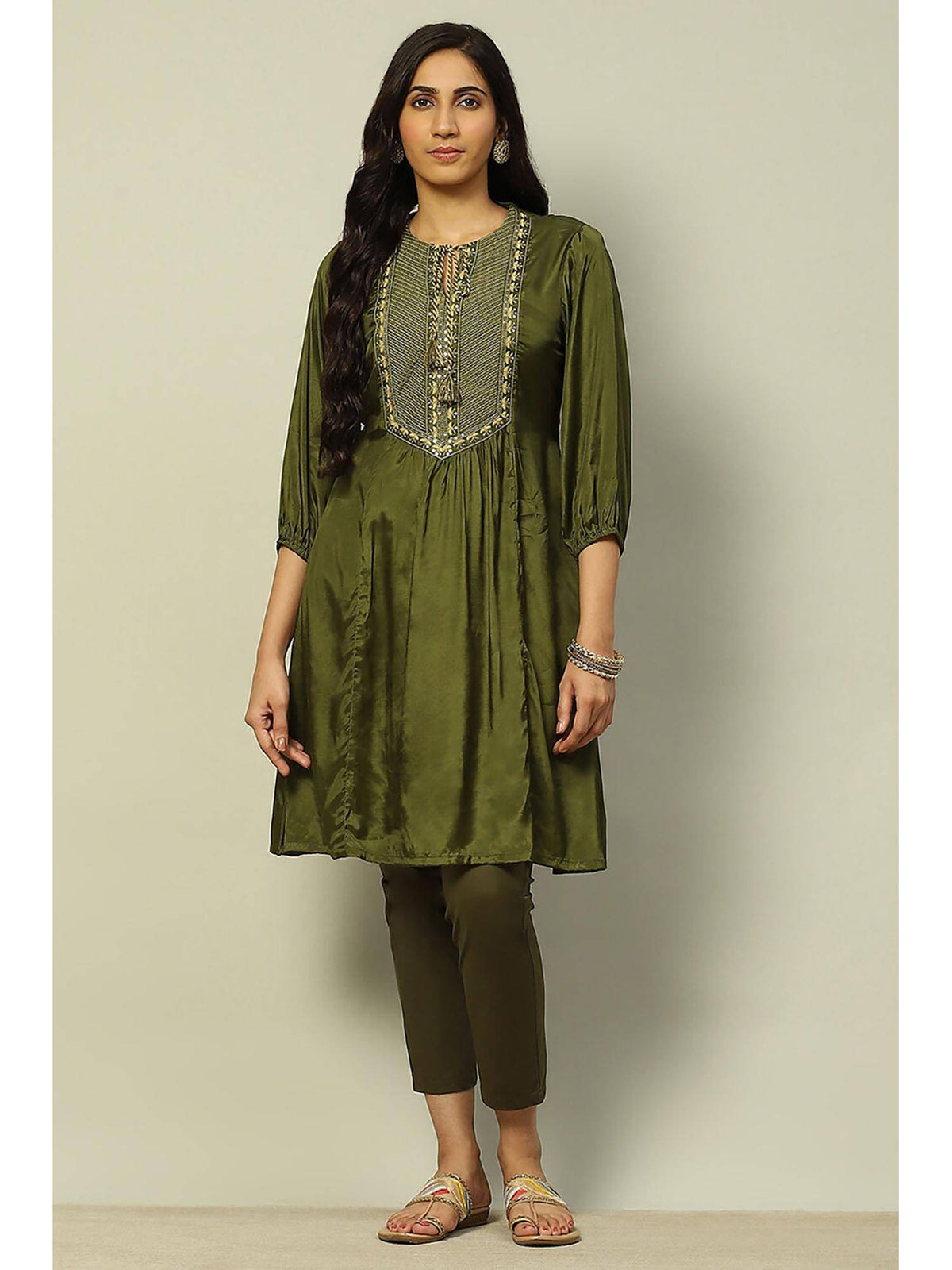 Women Green Solid Viscose Gathered Kurta | FY93 - view 6
