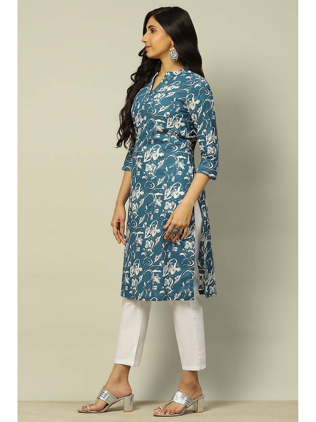 Women Blue Floral Printed Cotton Straight Fit Kurta | U3S - view 3