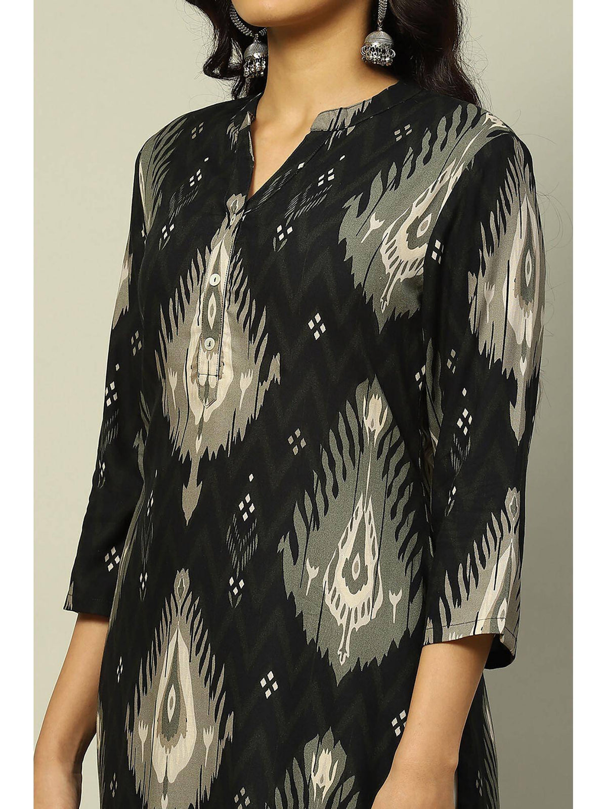 Women Black Printed Rayon Straight Fit Kurta | U3S - view 2