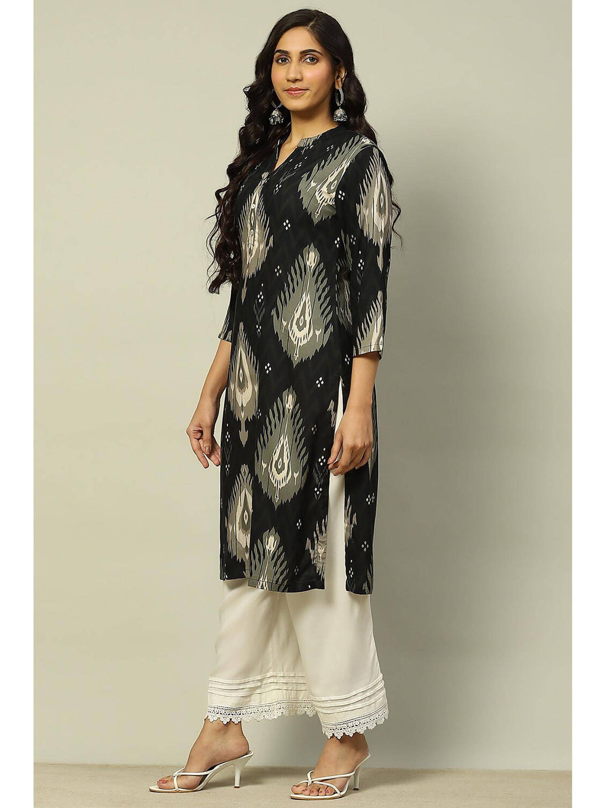 Women Black Printed Rayon Straight Fit Kurta | U3S - view 3
