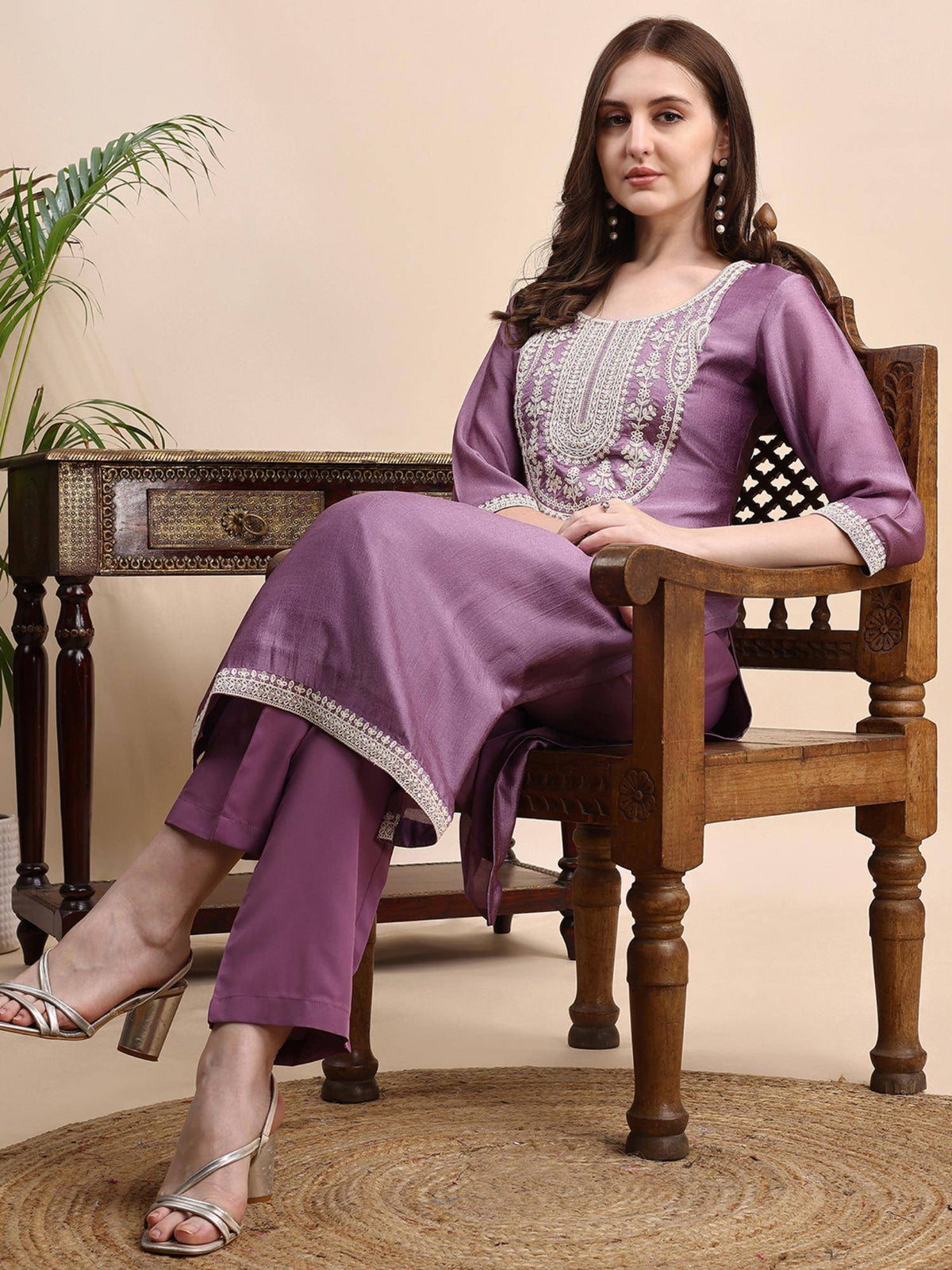 Women Lavender Silk Blend Embroidered Straight Kurta | KDG - view 3