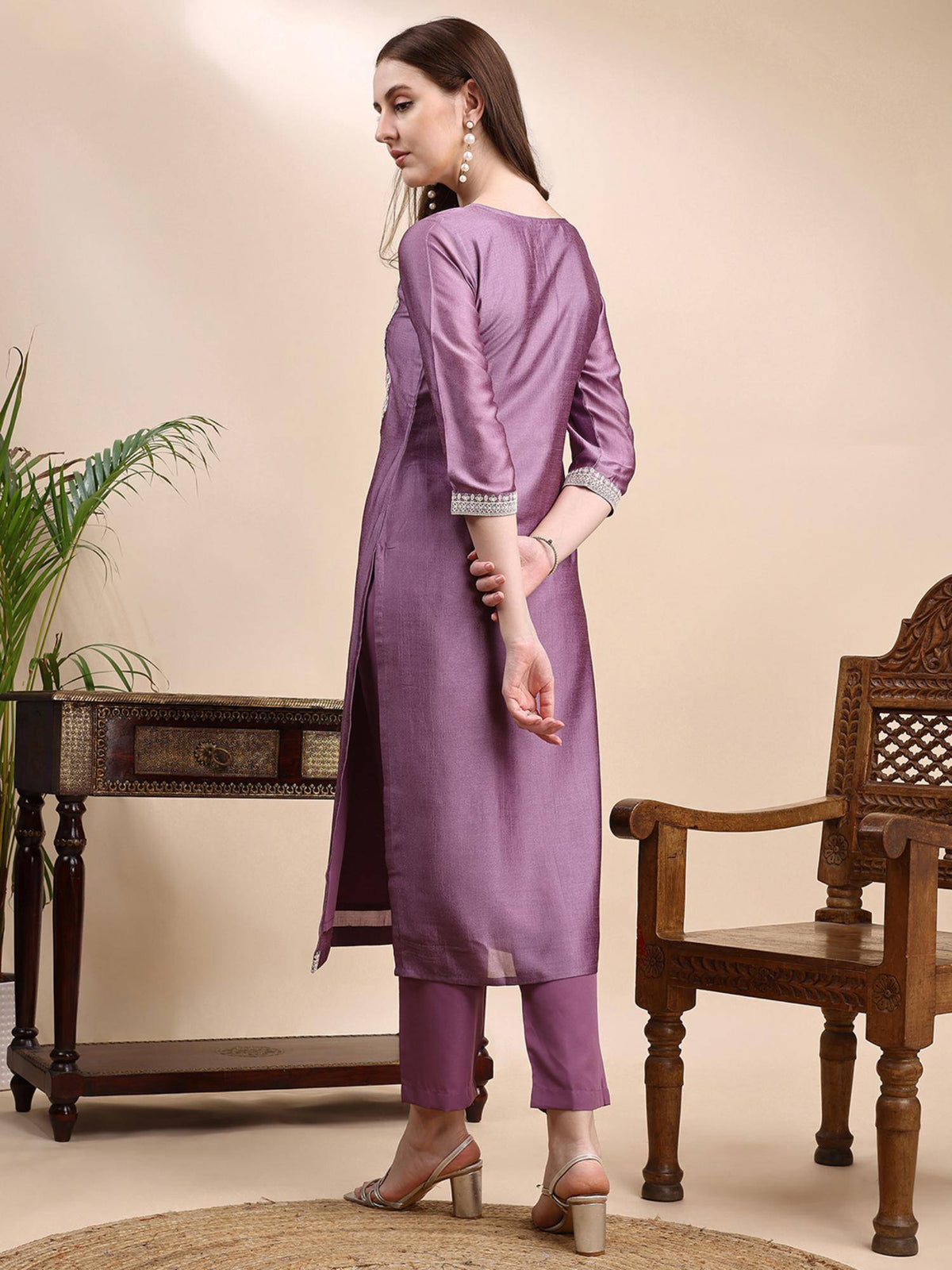 Women Lavender Silk Blend Embroidered Straight Kurta | KDG - view 7