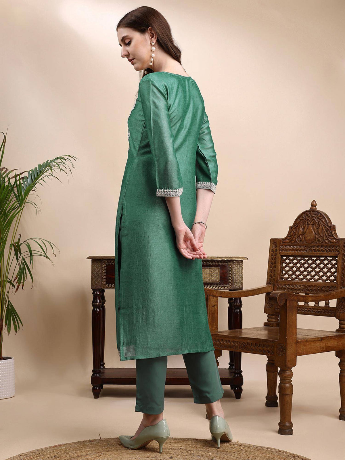 Women Lavender Silk Blend Embroidered Straight Kurta | KDG - view 14
