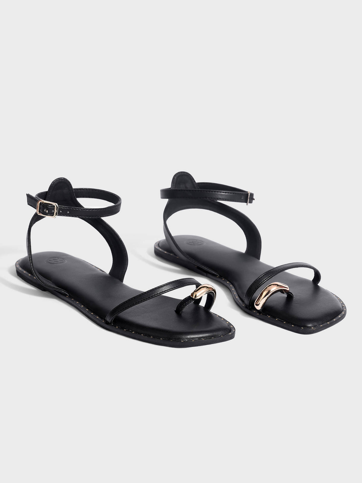 Black Metal One Toe Strappy Flat Sandals For Women | SD89 - view 2