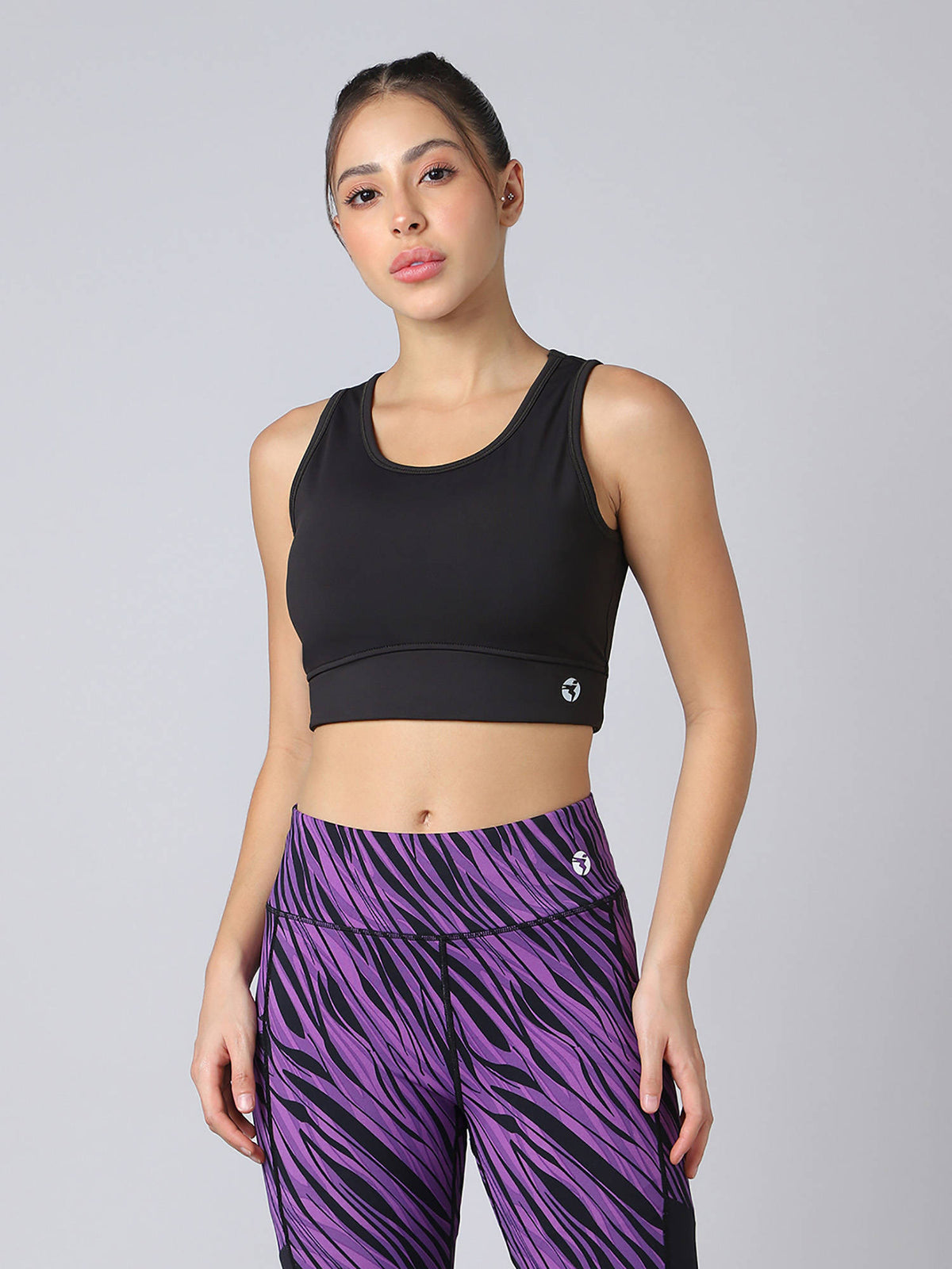 Women Slim Fit Scoop Neck Sports Bra With Elastic Plus Workout Support Black | sb09 - view 1
