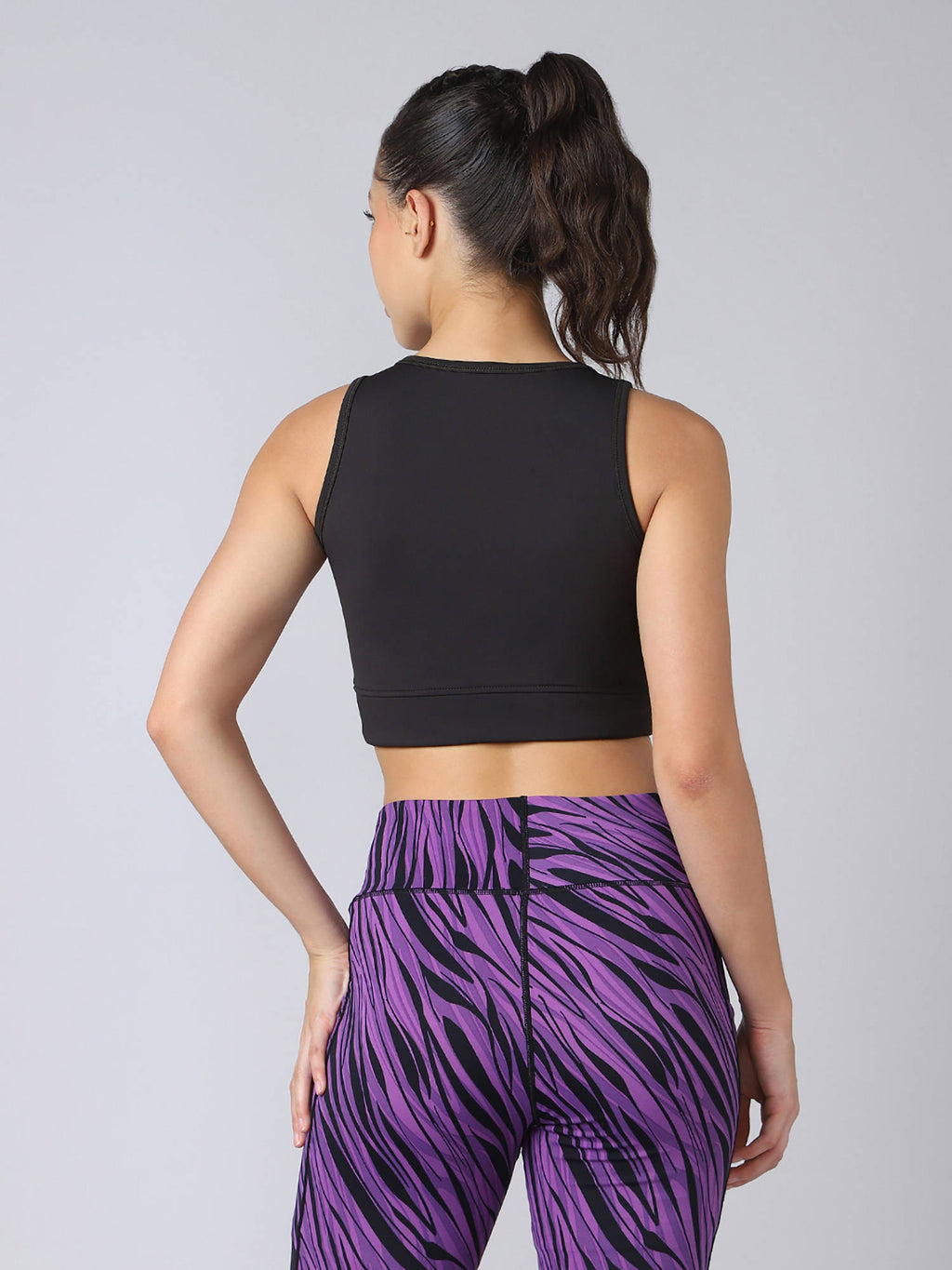 Women Slim Fit Scoop Neck Sports Bra With Elastic Plus Workout Support Black | sb09 - view 2