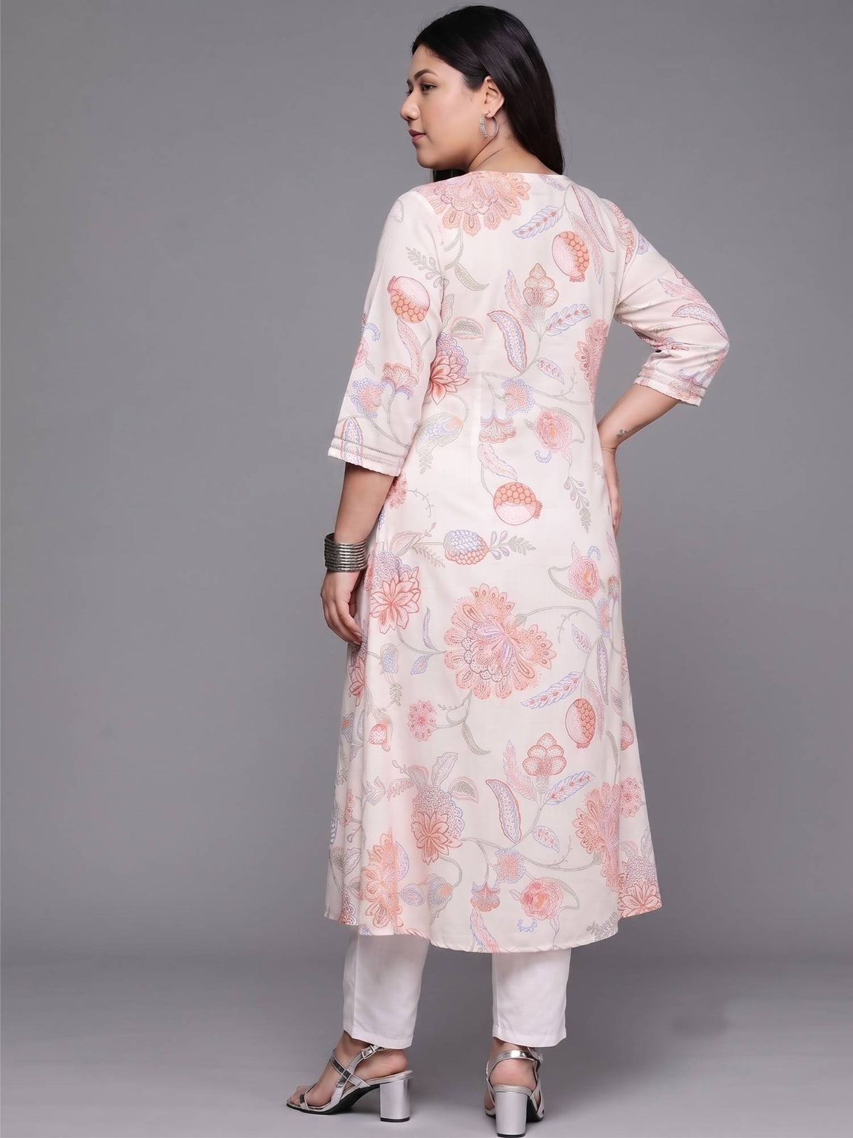 White Floral Mandarin Neck Kurta | U3S - view 2