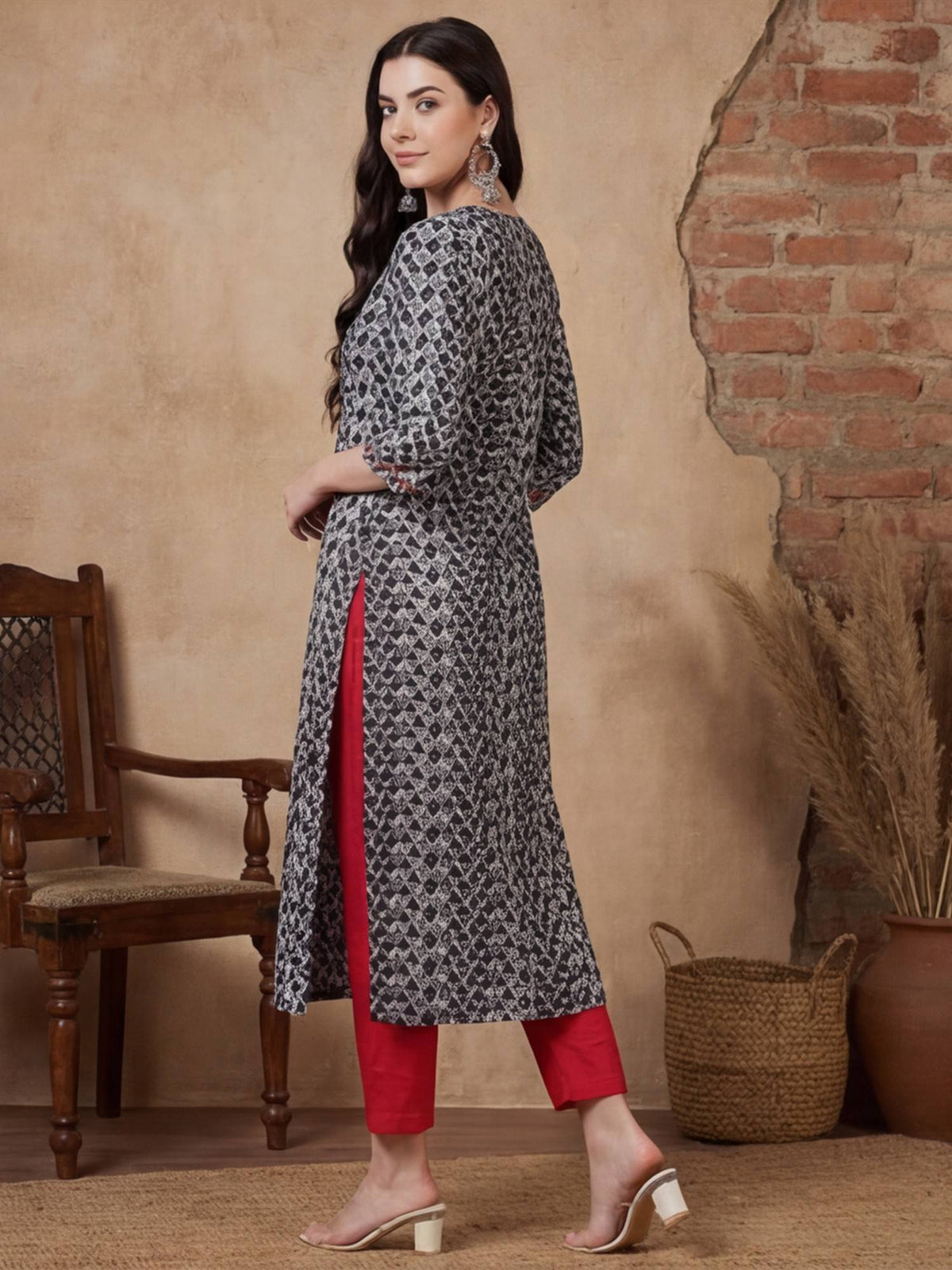 Women Print Pure Cotton Straight Kurta | U3S - view 16
