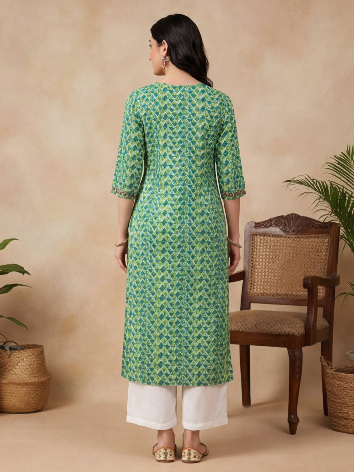 Women Green Geometric Print Pure Cotton Straight Kurta | U3S - view 3