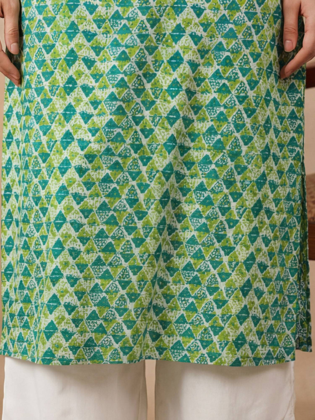 Women Green Geometric Print Pure Cotton Straight Kurta | U3S - view 6