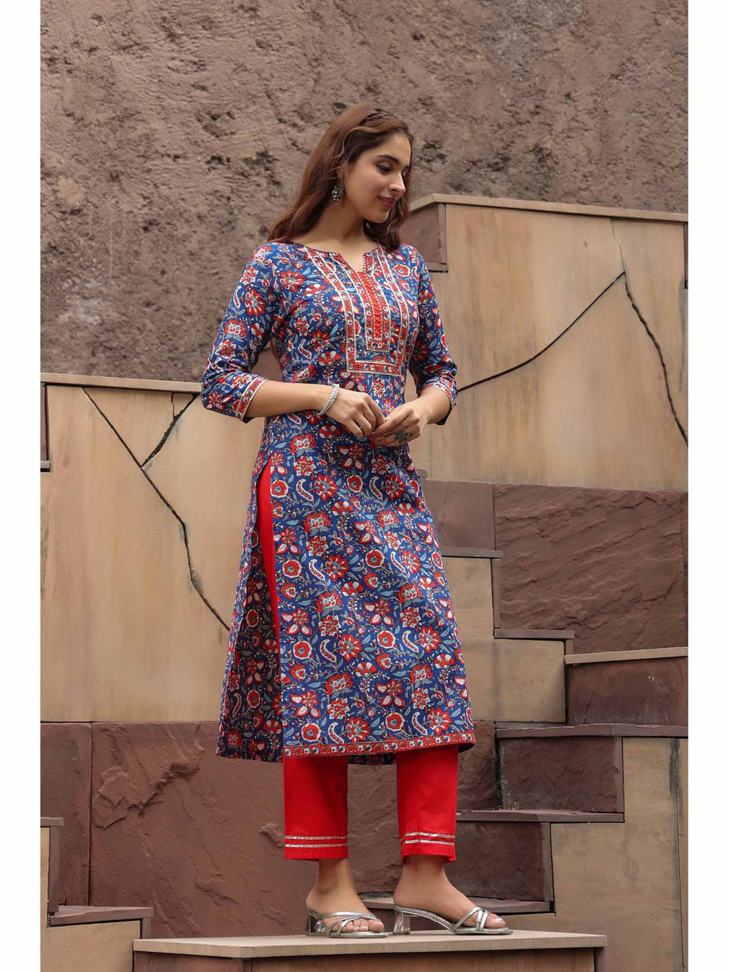 Women Navy Blue Floral Printed Pure Cotton Straight Kurta | FY93 - view 3