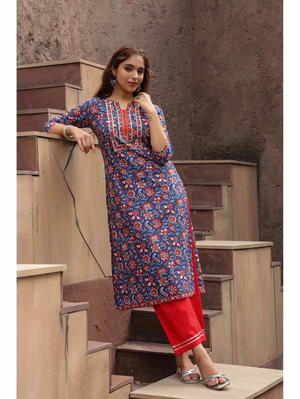 Women Navy Blue Floral Printed Pure Cotton Straight Kurta | FY93 - view 5