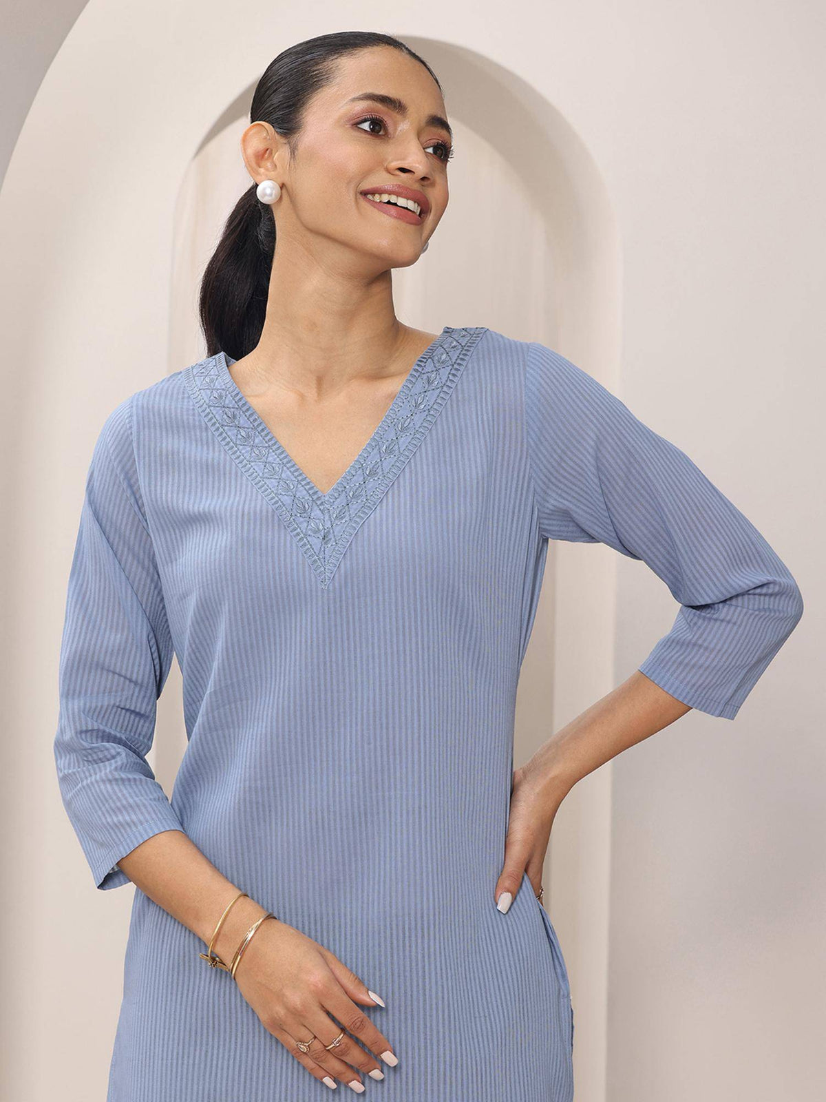 Women Striped Cotton Straight Kurta | FY93 - view 4