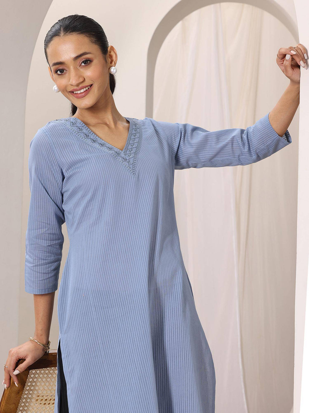 Women Striped Cotton Straight Kurta | FY93 - view 5