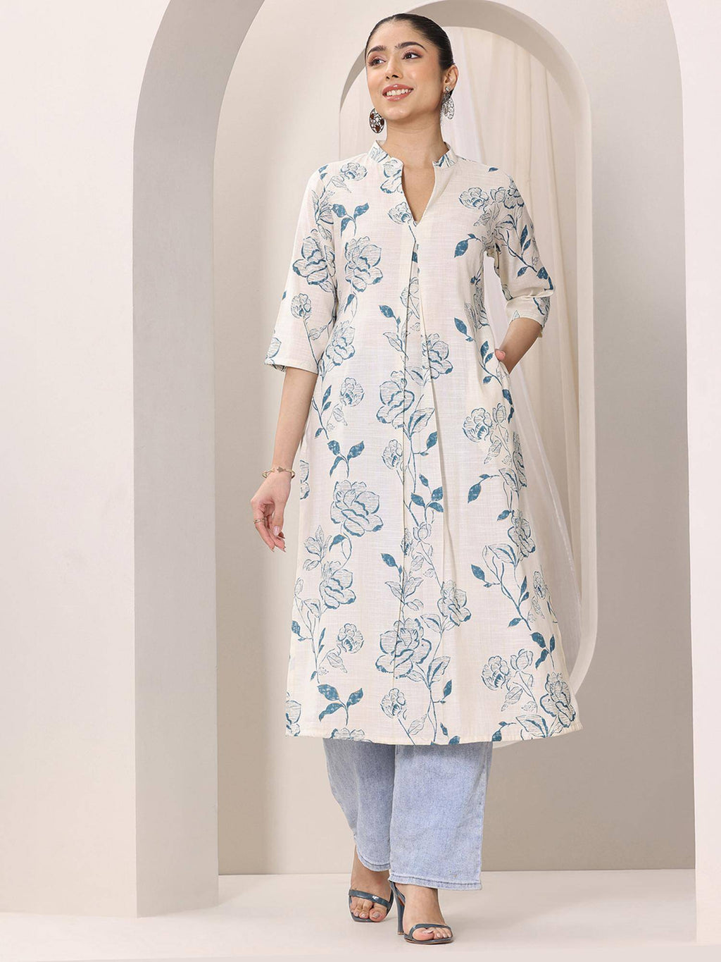Plus Size Women Plus Size Women Printed Cotton Blend Straight Kurta | FY93 - view 1