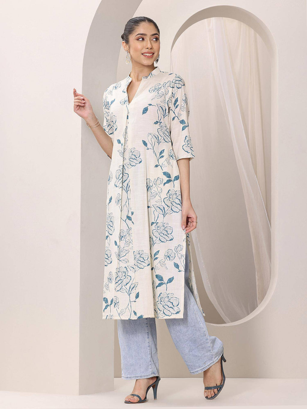 Plus Size Women Plus Size Women Printed Cotton Blend Straight Kurta | U3S - view 2